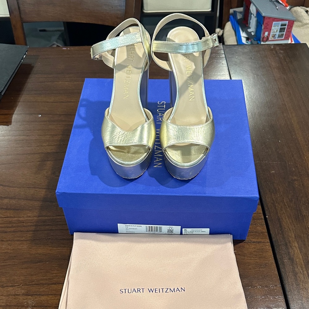 Stuart Weitzman Metallic Gold Heels - Picture 3 of 9